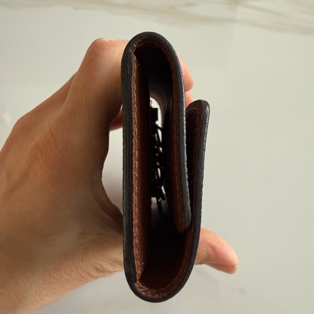 Louis Vuitton Six Key Ring Holder- Authentic, Excellent Condition - Picture 7 of 14